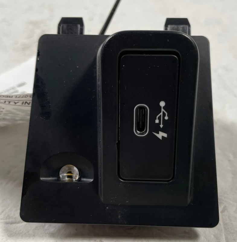 2018-2025 BMW X3 X4 G01 G02 CENTER CONSOLE USB ADAPTER CHARGING PORT # 108220