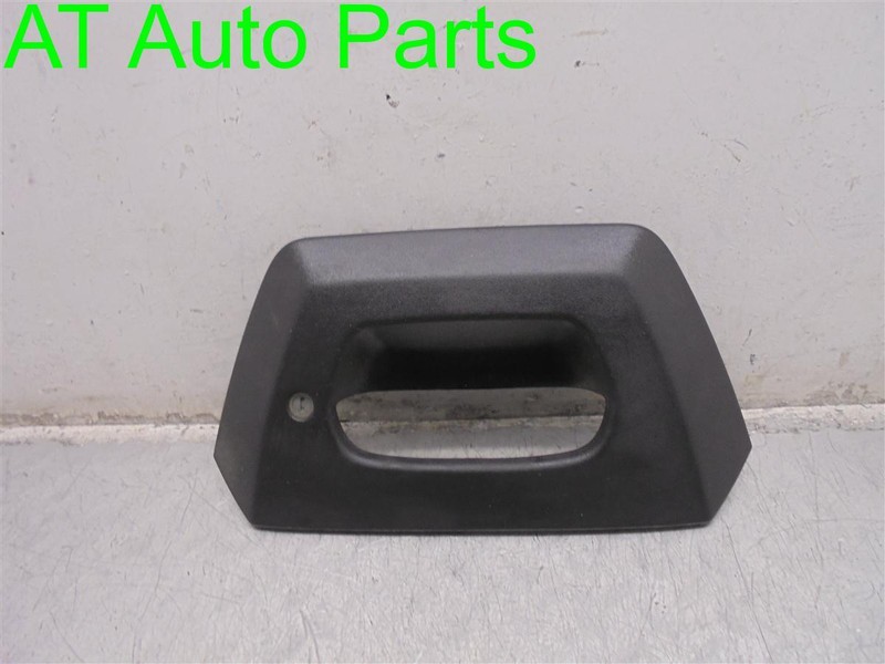02 03 04 05 06 CHEVROLET AVALANCHE 1500 2500 TAILGATE HANDLE BAZEL OEM 15094722