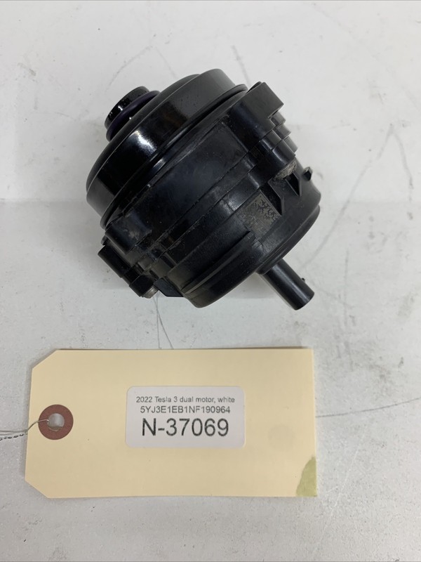 Tesla Model 3 Thermal System Supermanifold Cooling Pump 1492611-00-A 37069 B134