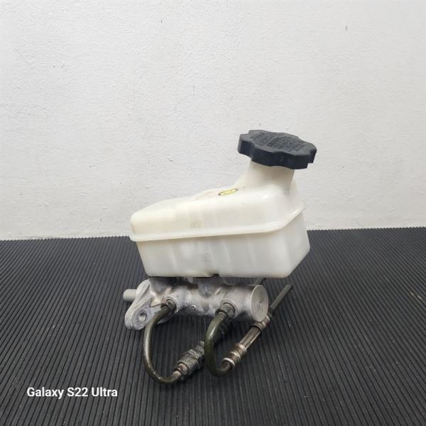 06-12 2014 Kia Sedona Brake Master Cylinder W/ ESC OEM 58510-4D550