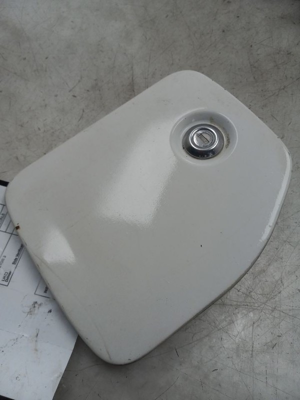 00 01 02 03 04 Toyota Tacoma Fuel Filler Door