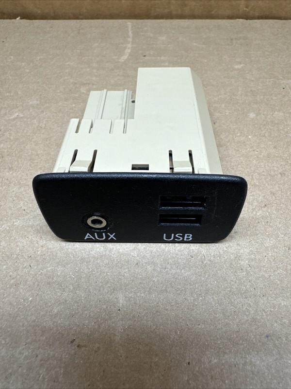 2014 - 2018 Subaru Forester Double Dual USB Aux Jack Socket Port Unit 86257AL100