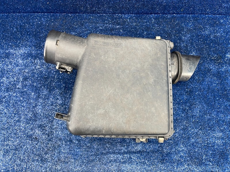 2007–2013 Toyota Tundra Air Cleaner Box Assembly OEM