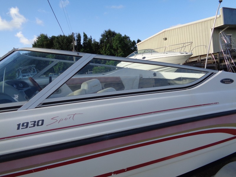 USED 1999 CHAPPERAL 1930 SPORT 19' TAYLOR MADE PORT SIDE GLASS WINDSHIELD