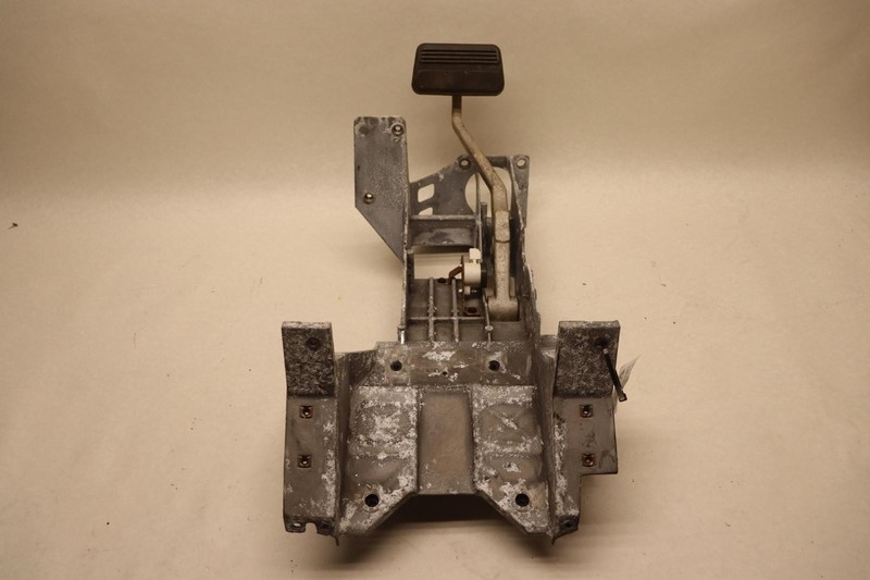2004-2009 CADILLAC XLR PARK PARKING BRAKE STOP PEDAL W/ BRACKET SUPPORT OEM