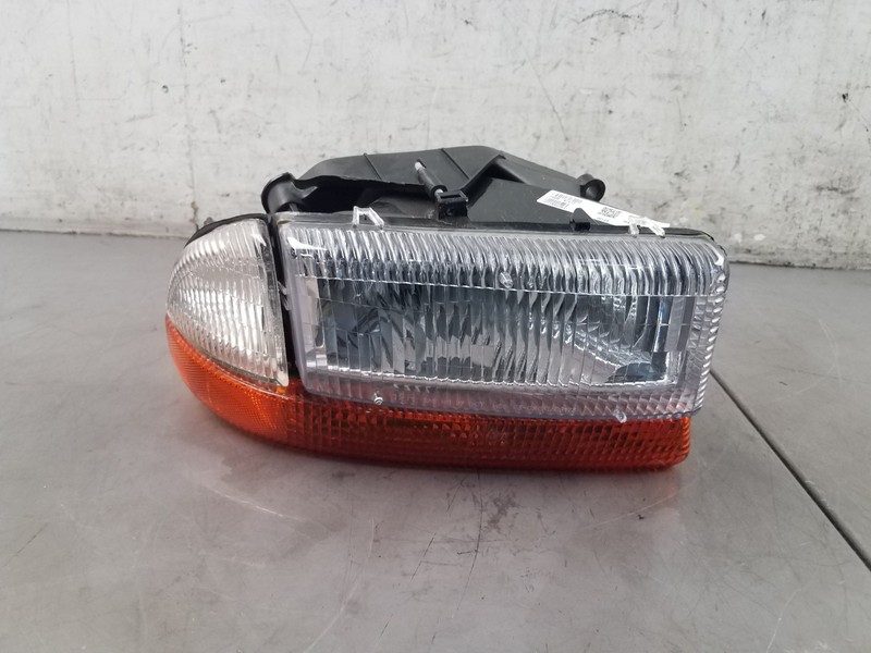 2002 Dodge Dakota R/T Right Head Light Assembly #8751 L1