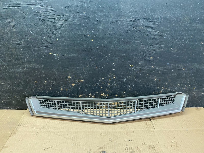2008 to 2011 Cadillac Cts front Lower Grill Grille W2549 DG