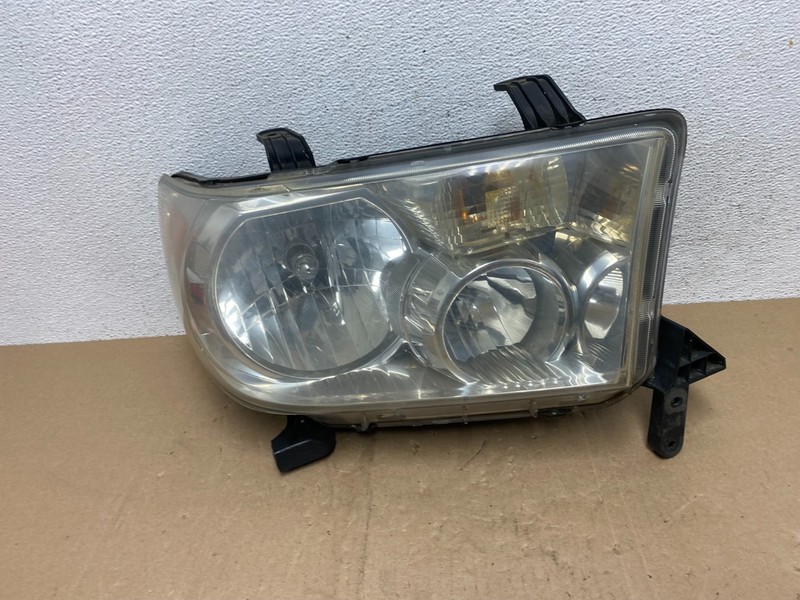2007 - 2014 Toyota Sequoia Tundra Right Passenger RH Headlight Halogen AE6737 DW