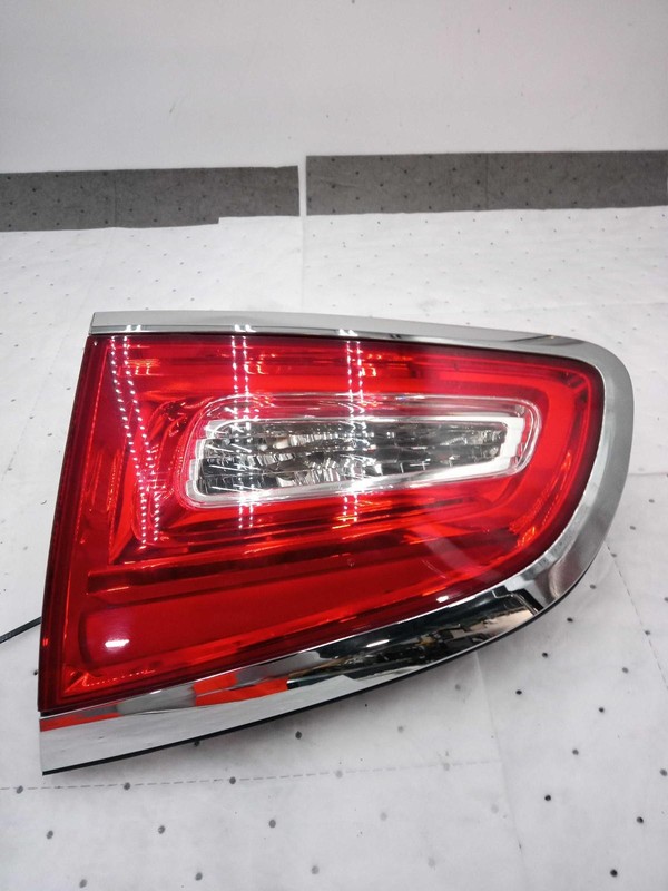 2016 Buick Enclave Right Tail Light Assembly White OEM 567185 90K Miles
