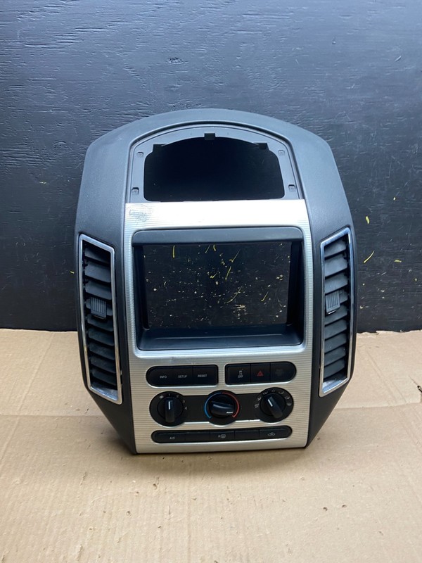 2007 - 2010 Ford Edge Heater Climate Control Radio Control Dash Bezel y2189 DG