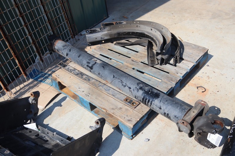 2017-2022 KENWORTH T680 PACCAR MX-13 CENTER DRIVE SHAFT FRONT DRIVESHAFT OEM