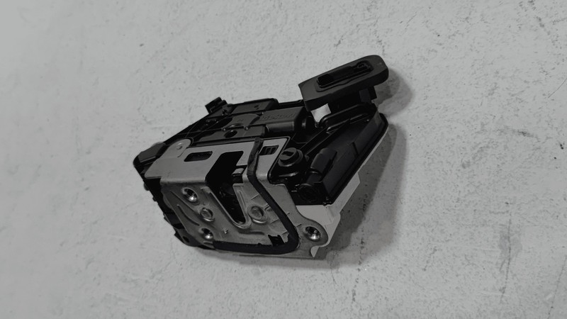 2018-2025 VOLKSWAGEN ATLAS REAR PASSENGER SIDE DOOR LOCK LATCH ACTUATOR OEM