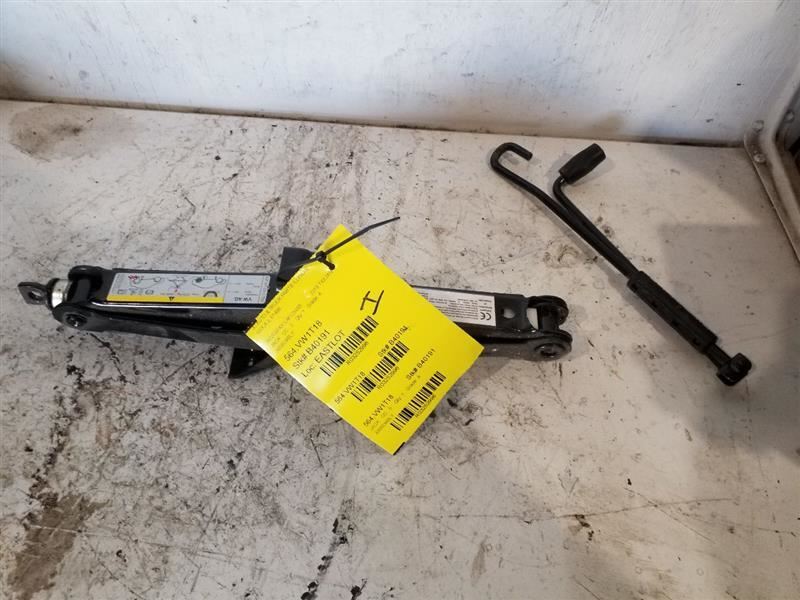 2018-2024 Volkswagen Tiguan Scissor Jack