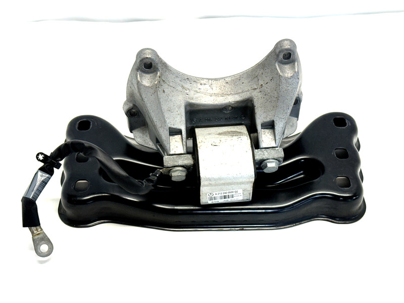 ✅2012-2020 MERCEDES SLC300 OEM TRANSMISSION GEARBOX CROSSMEMBER MOUNT BRACKET