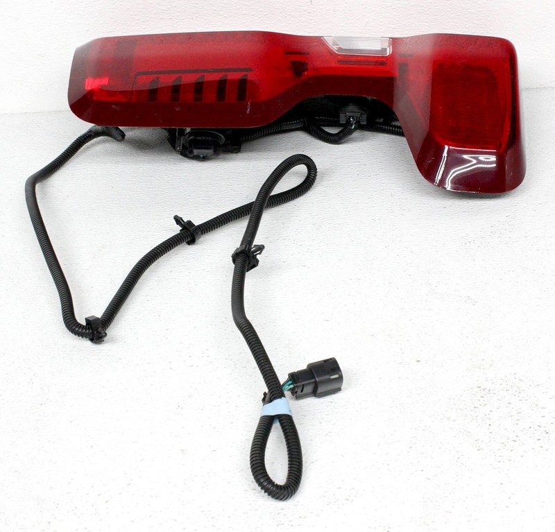 OEM Right Passenger Side Halogen Tail Lamp For Chevrolet Silverado 84554657