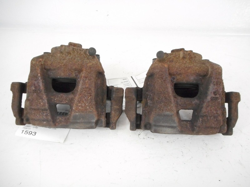 09-18 Volkswagen Tiguan Front Brake Caliper Set Driver Passenger OEM Passat Q3