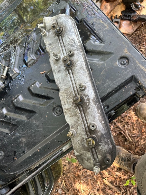 00-08 CHEVROLET SILVERADO YUKON SUBURBAN LH ENGINE VALVE COVER