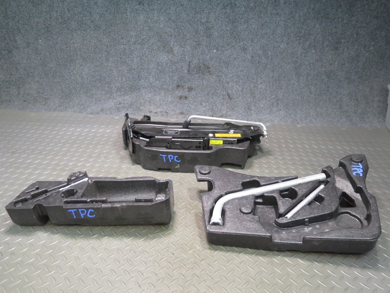 2011-2018 PORSCHE CAYENNE 958 REAR SPARE TIRE LIFT JACK TOOL KIT W/ FOAM SET