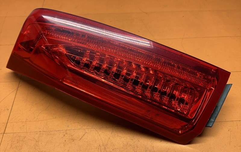 22977945 | 2013 - 2018 Cadillac ATS Left Taillight LH Driver Side OEM LR