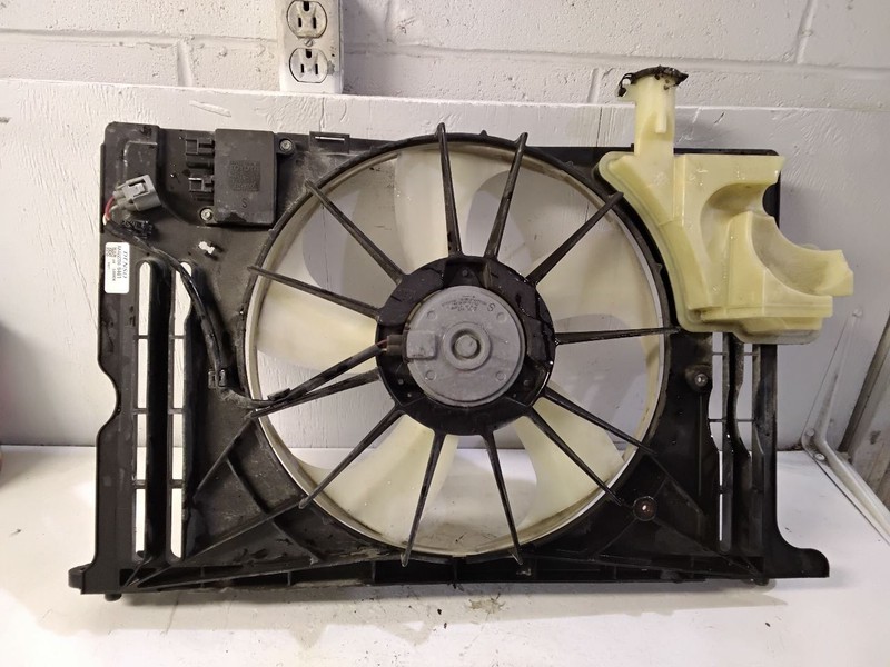 2014-2019 Toyota Corolla Radiator Fan Motor Fan Assembly 1.8L