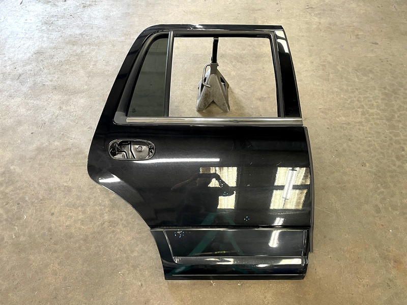 ⭐2007-2017 LINCOLN NAVIGATOR REAR RIGHT SIDE DOOR PANEL COVER SHELL OEM LOT2664