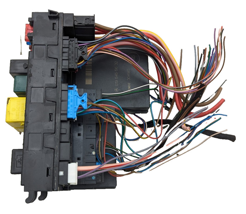 98-03 Mercedes W202 C230 Engine Fuse Relay Box Control Module 0195455632