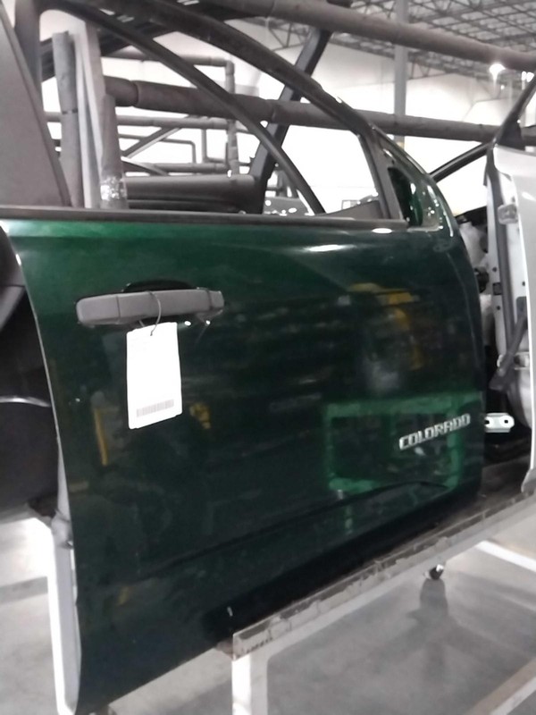 2015 Chevrolet Colorado Right Front Door Green 499627 Used OEM Part