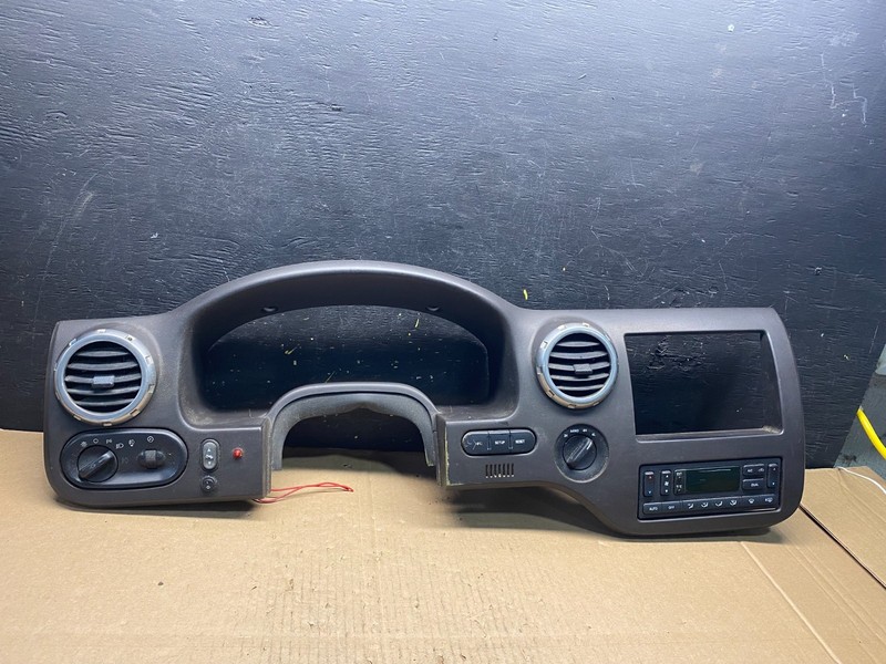 2003 - 2006 Ford Expedition Dash Speedometer Radio Climate Bezel Trim T1404 DG