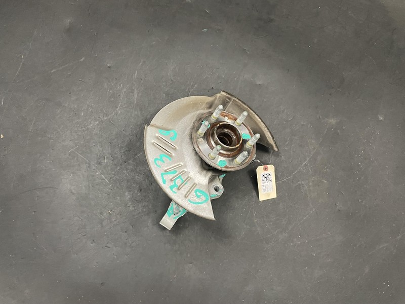 Front Left Steering Knuckle w/ Hub 2020 GMC Acadia 84560115 2017 2018 2019 -2023