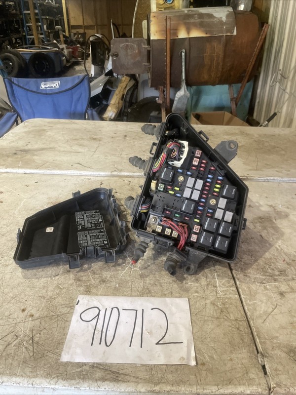2004-2009 Cadillac SRX Engine Fuse Relay Circuit Junction Box Block OEM