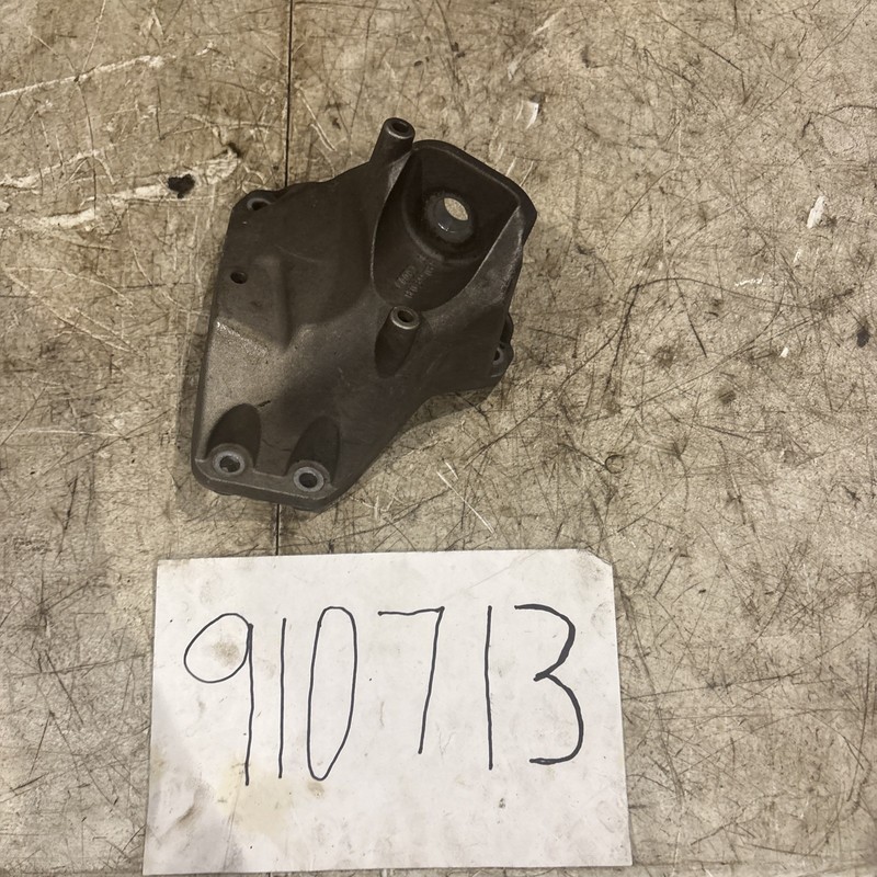 05-09 Audi A4 2.0L Left DriverMount Bracket OEM 8E0-399-113-P
