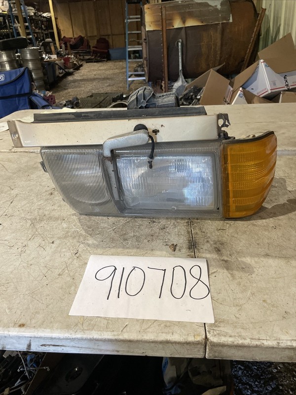 86-91 MERCEDES W126 FRONT RIGHT HALOGEN HEADLIGHT LAMP ASSEMBLY OEM