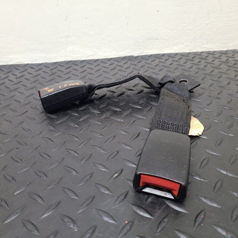 01-04 Ford Escape Rear Seat Double Belt Buckle Assembly Black OEM YL8Z7860044AAC