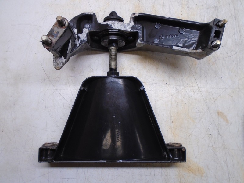 U4 OMC Cobra GM 3.0L Engine Mount 3852586 3854251 914495
