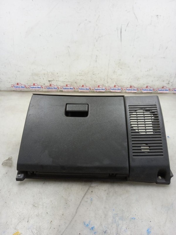 90 TOYOTA PICKUP DELUXE GLOVE BOX