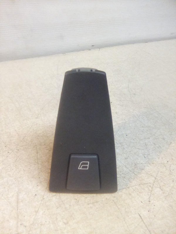 Volvo VNL 22566514-P03 Window Switch