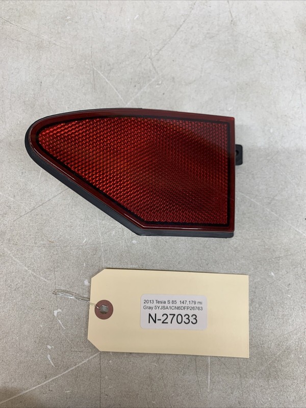 12-16 Tesla MS Rear Tail Light Reflector RH Passenger Side 1010363 27033 B139
