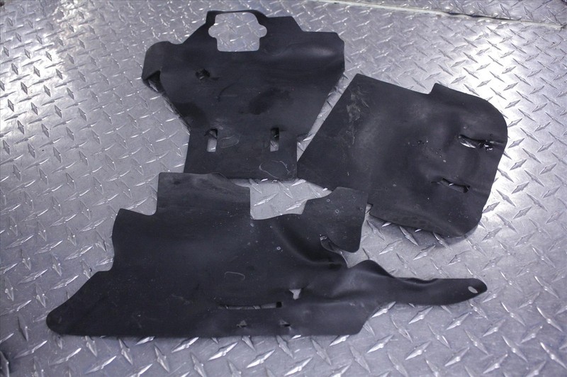 98 HONDA VFR 800 ENGINE MOTOR DUST COVER RUBBER SPLASH GUARD SHIELD VFR800