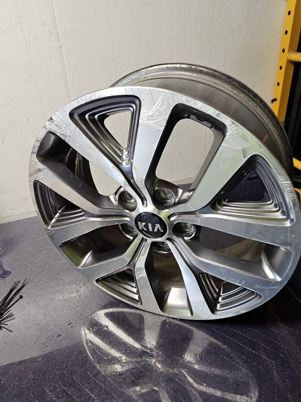 Rim Wheel 17 InchAlloy With14-16 SPORTAGE 9324785Curb Rash See Pics