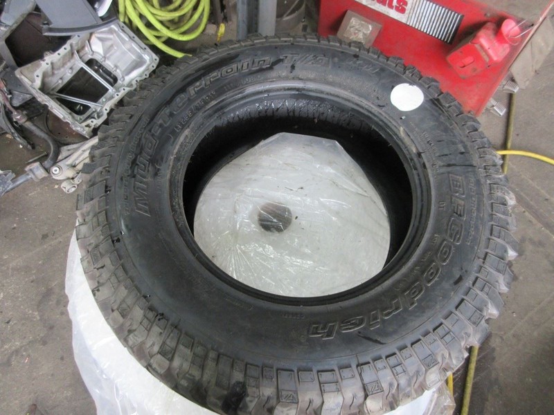LT255/75R17 BFGoodrich Mud Terrain T/A KM 111 Q NEW!