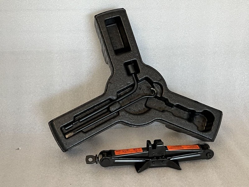 2013-2019 NISSAN SENTRA SPARE TIRE JACK AND TOOLS WITH HOLDER 2014 2015 2016