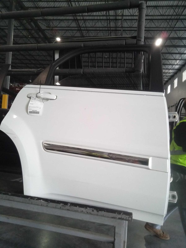 2006 Pontiac Torrent Right Rear Door White OEM Used 150K Miles NJ25-18043-451364