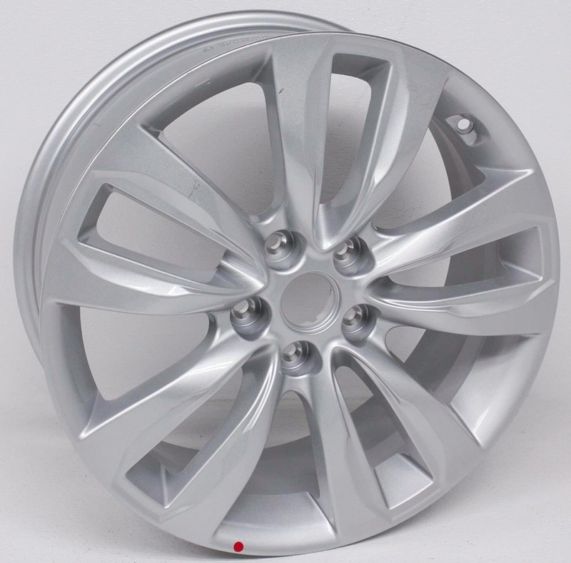 OEM Kia Sorento 18x7" Wheel 52910-2P185 - Scratches