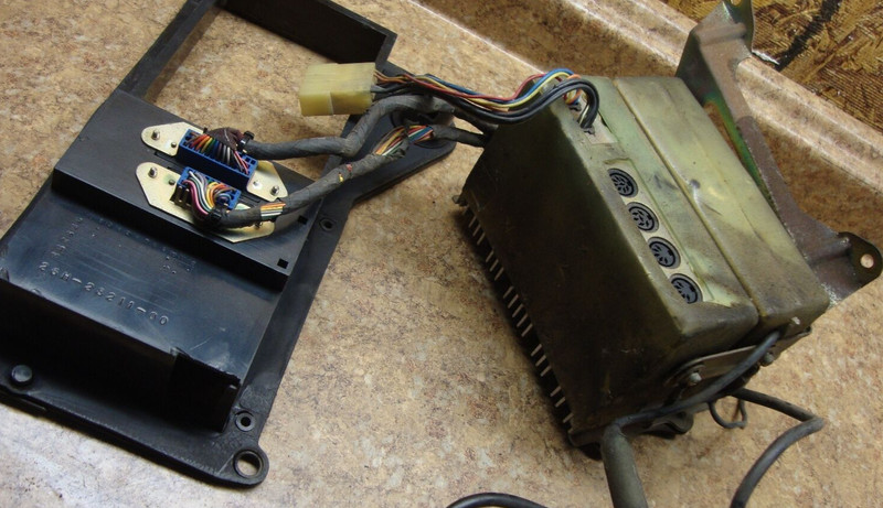 1985 Yamaha Venture XVZ1200 XVZ 1200 D Cassette Stereo Audio Control Box Amp CB
