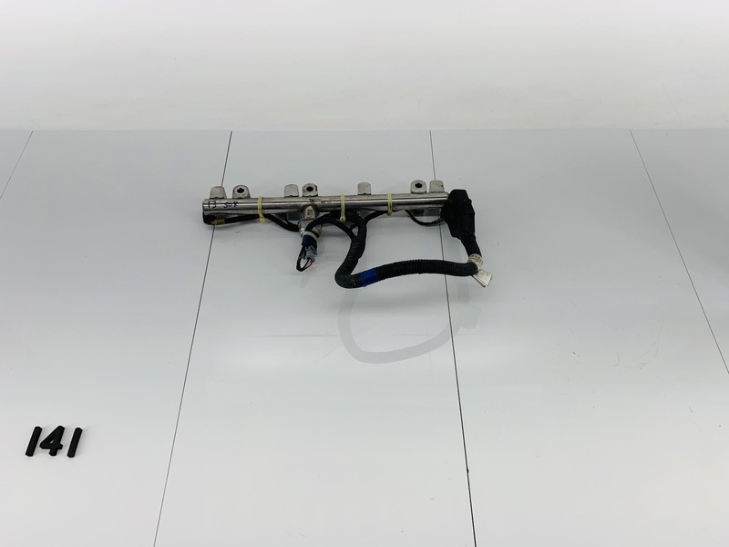 13-15 KIA SORENTO 2.4L L4 GAS ENGINE FUEL INJECTOR RAIL RAMP TUBE W/ CABLE OEM