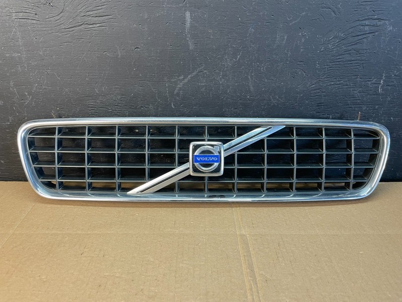 2005 2006 2007 Volvo S40 Front Upper Grille Grill 08620116 OEM AC2241 DG