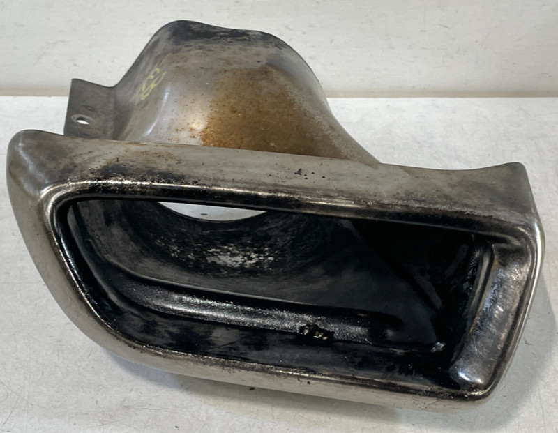 2019 - 2023 INFINITI QX50 REAR RIGHT SIDE EXHAUST MUFFLER TIP TAIL PIPE # 98800