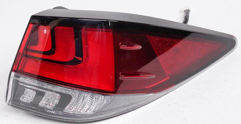 OEM Lexus RX350 Right Passenger Side Quarter Mounted LED Tail Lamp Lens Chip