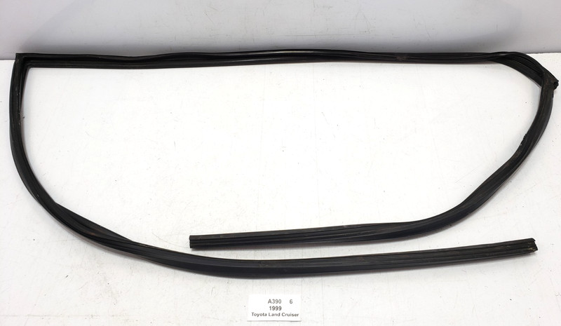 ✅ 98-07 OEM Toyota Land Cruiser J100 Front Right Window Glass Run Channel Seal