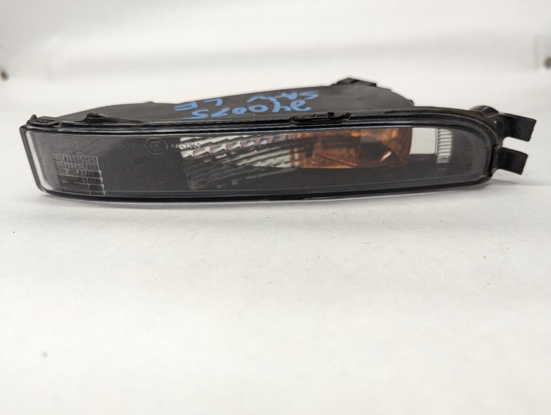 2016 VOLKSWAGEN BEETLE Left driver park Lamp Turn Signal OEM 16
